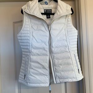 Brand New never worn KUHL vest